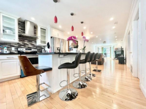 Bright Spacious 2bd/2bath Apt in the Heart of SF!